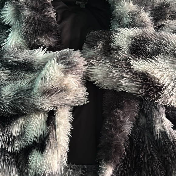 Fuzzy jacket 🖤🤍 - Picture 8 of 8